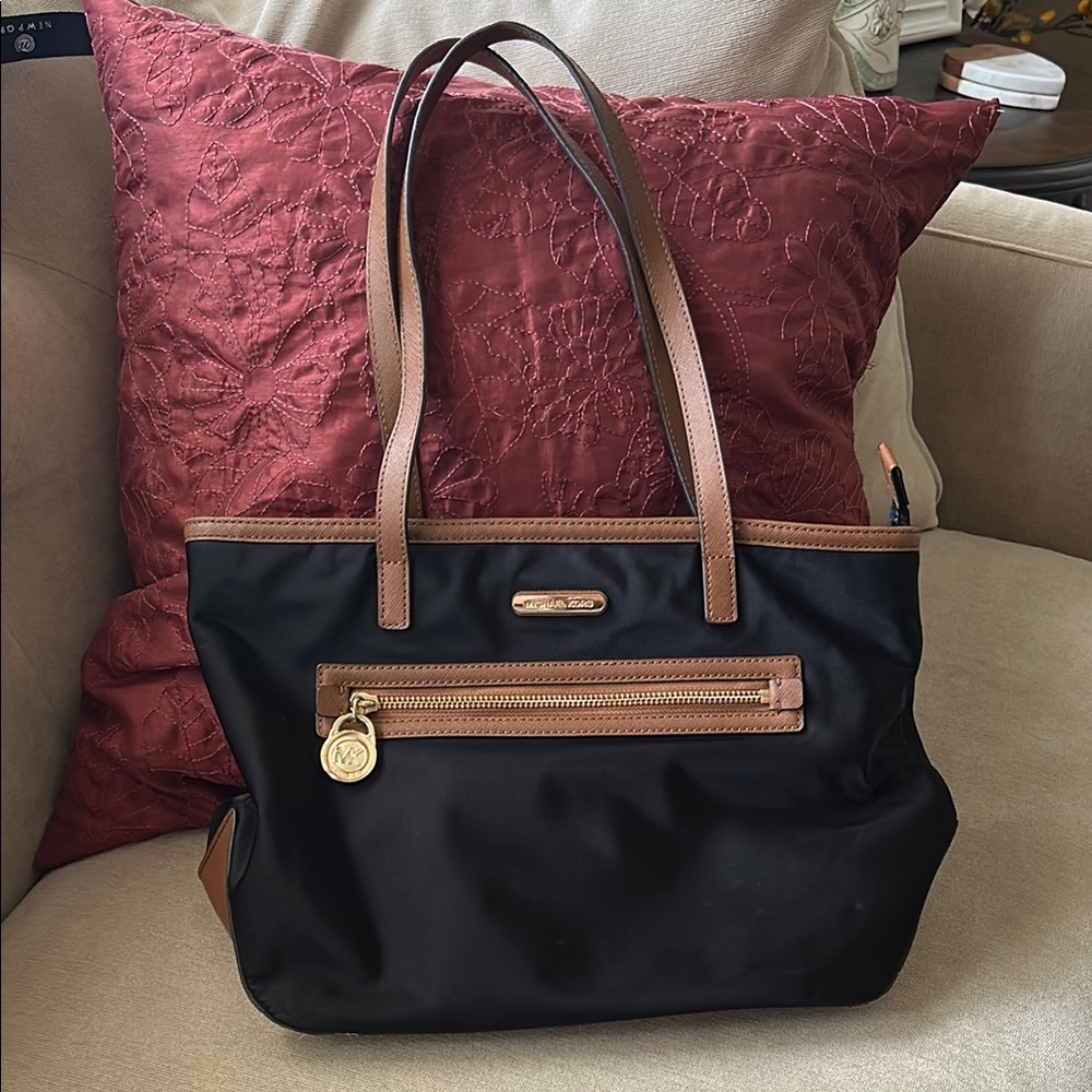 Michael Kors Black and Tan Tote Spacious Design